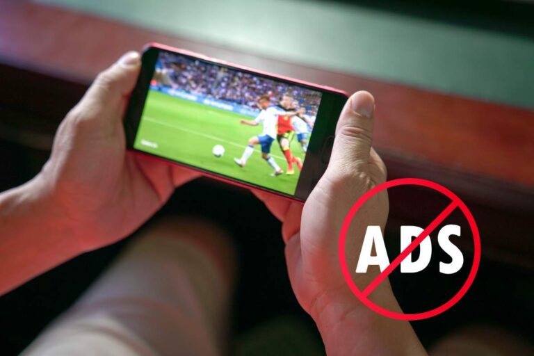 Ragazzo che gioca ad un gioco di calcio. Simbolo "No ADS"