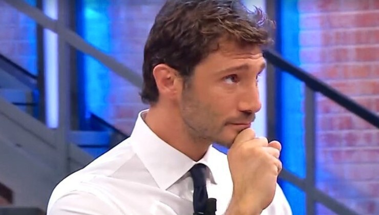 Stefano De Martino preoccupato