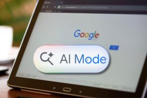 Schermo tablet con Google e icona AI mode
