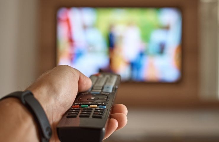 TV e telecomando 