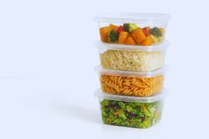 Contenitori plastica con il cibo